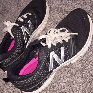 New balance tennis shoes